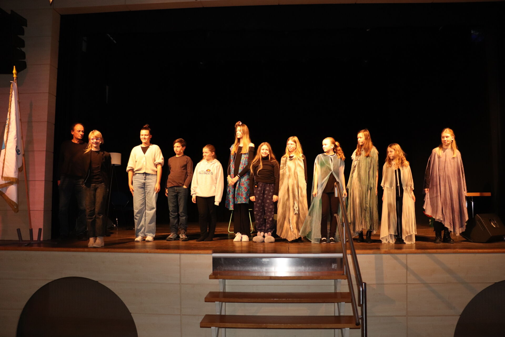 Aufführung eines Theaterstücks beim Bürgerabend 2025